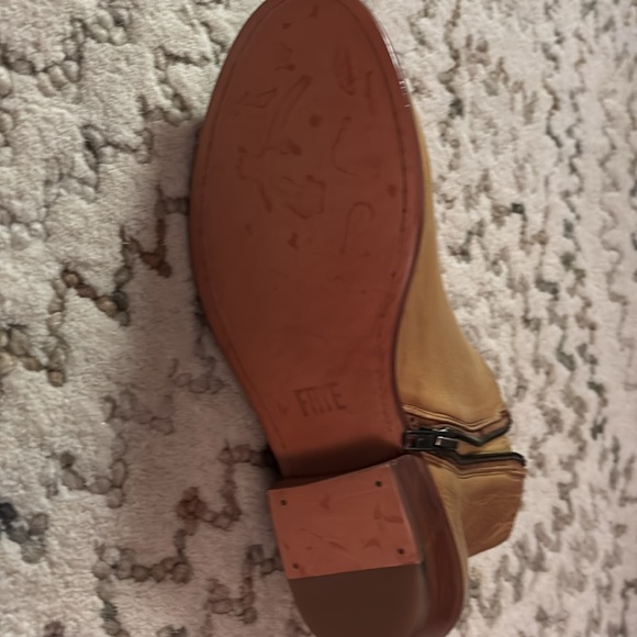 Frye size 7 leather booties never worn - Picture 5 of 6